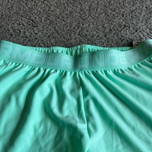 Under Armour loose workout shorts - Picture 3 of 6